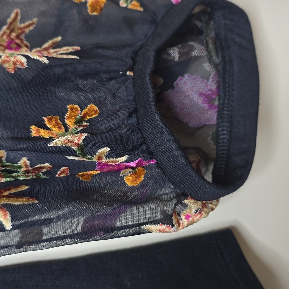 Umgee Black and Pink Boxy Blouse with Floral Sleeves - Picture 3 of 6